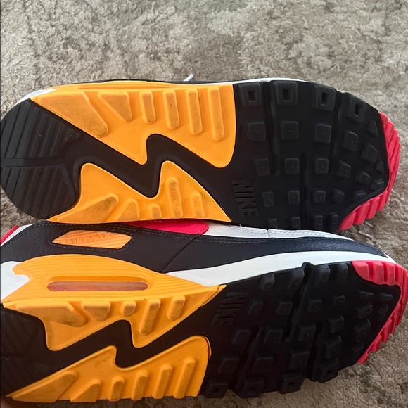 Colorful nike shoes never worn - Picture 4 of 4